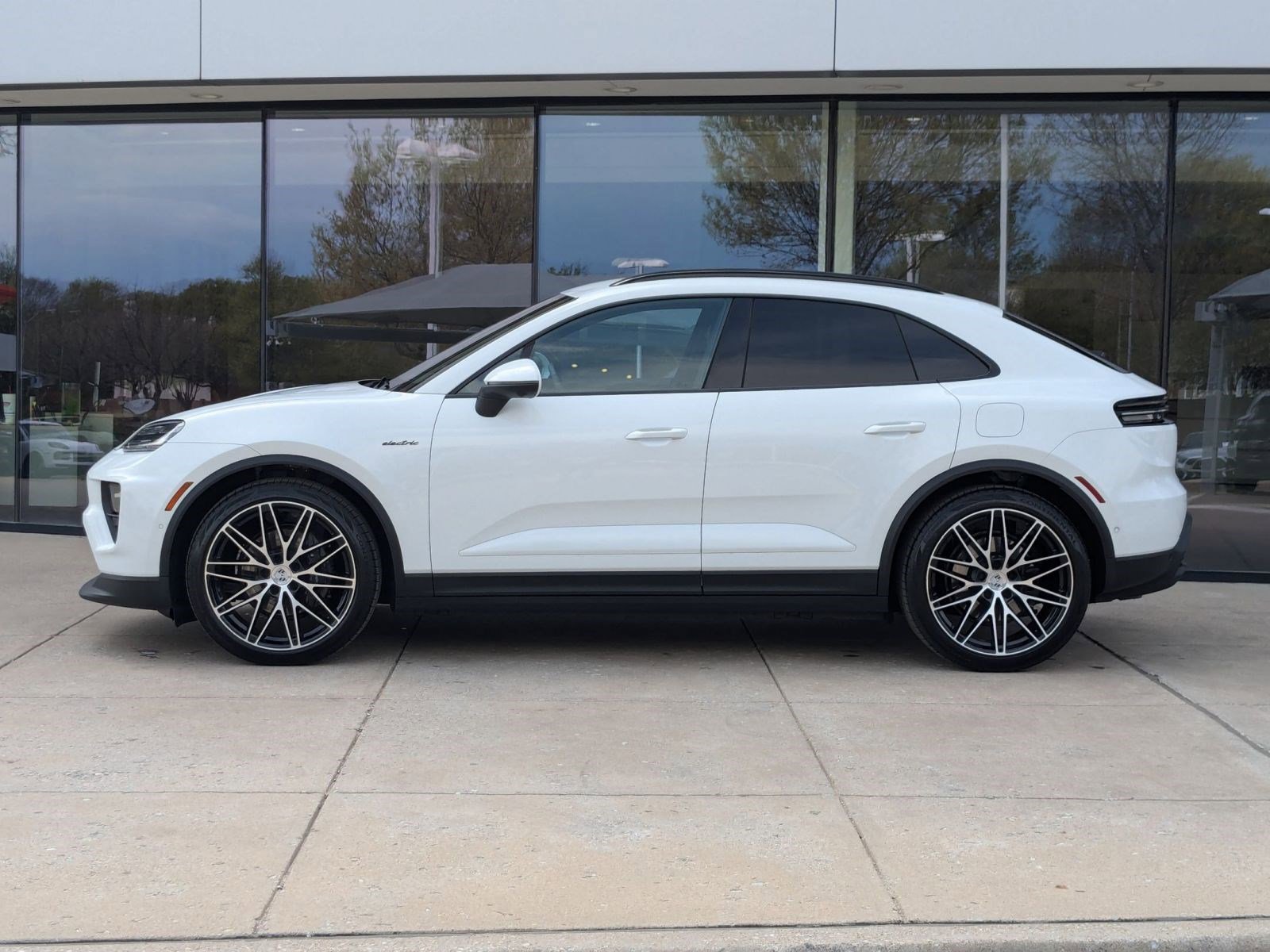 2024 Porsche Macan Electric 4 photo 2