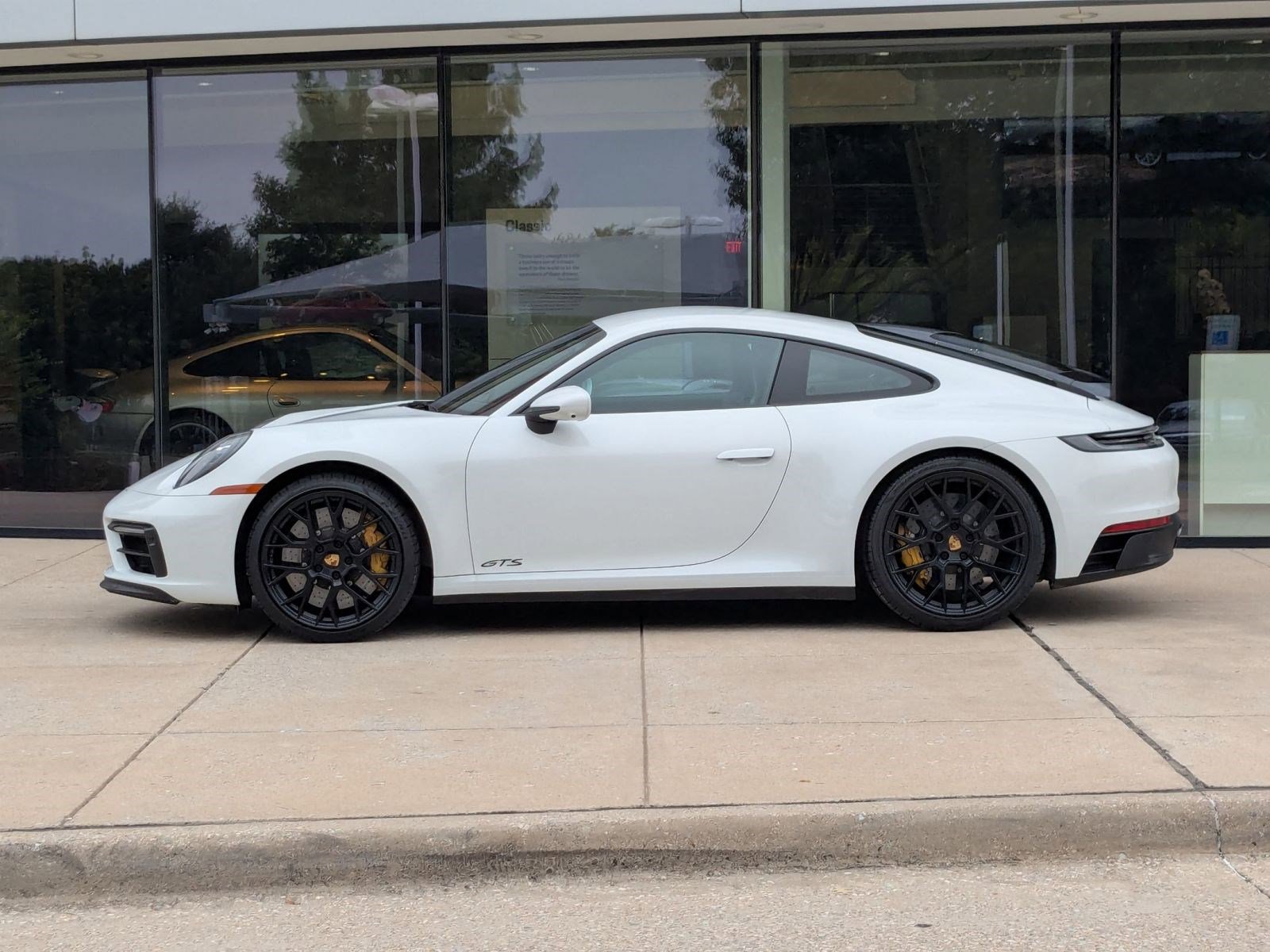 2024 Porsche 911 GTS photo 2