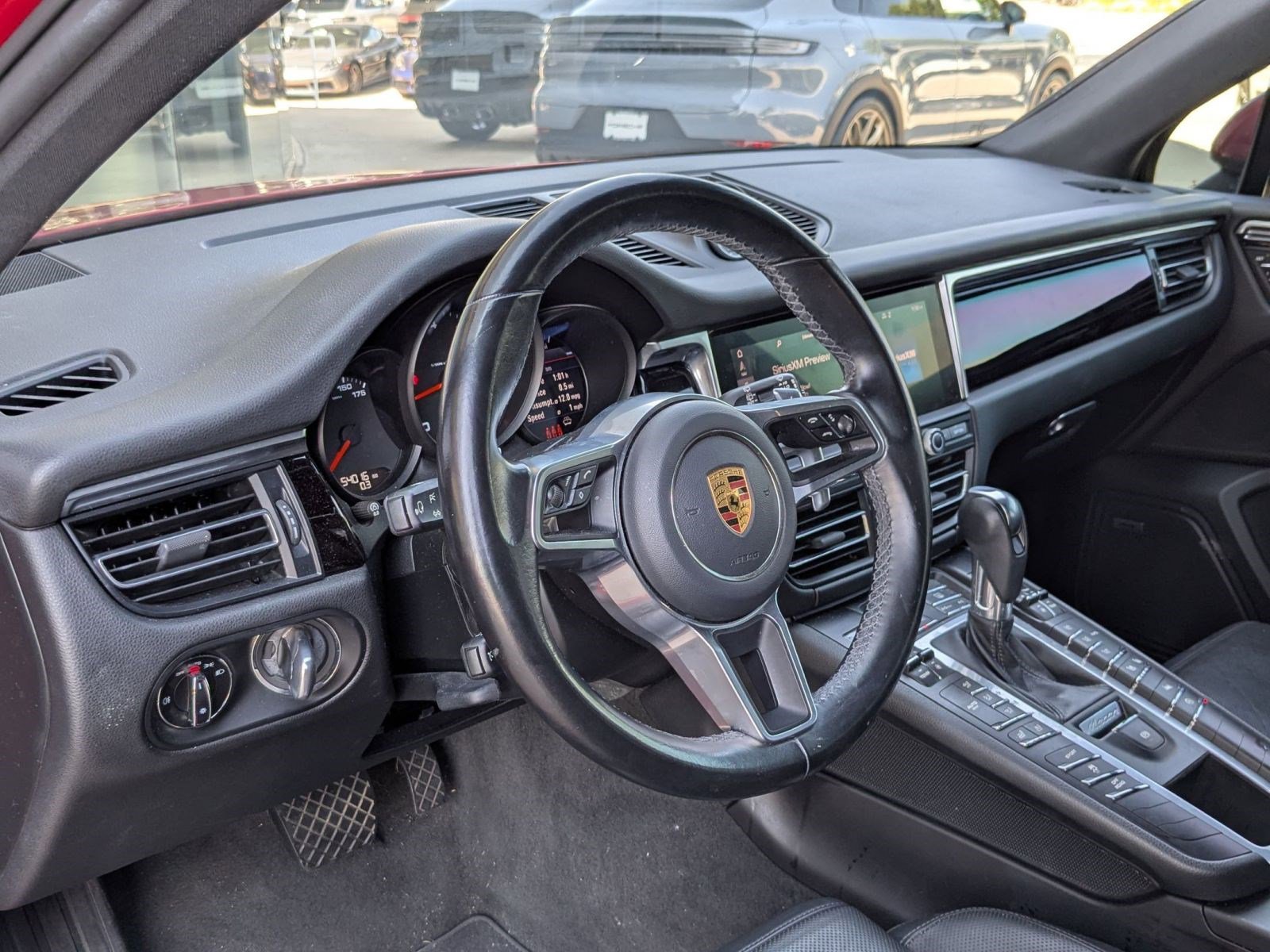 2021 Porsche Macan Base photo 2