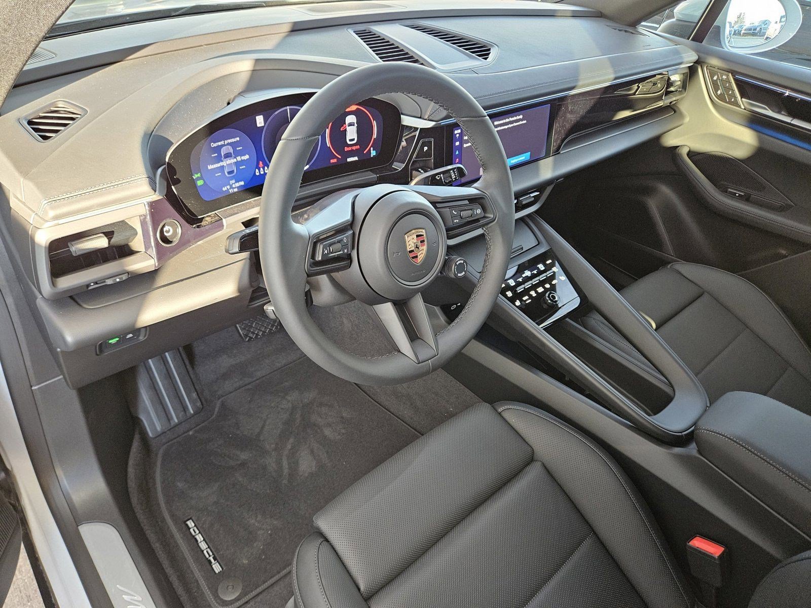 2025 Porsche Macan Electric photo 4