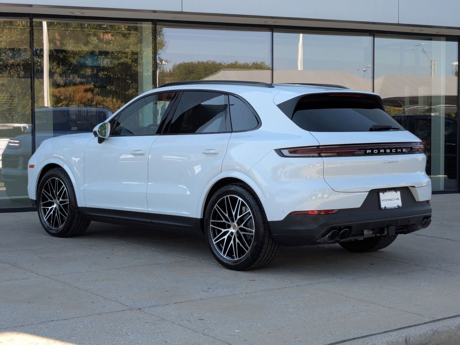 2026 Porsche Cayenne photo 2