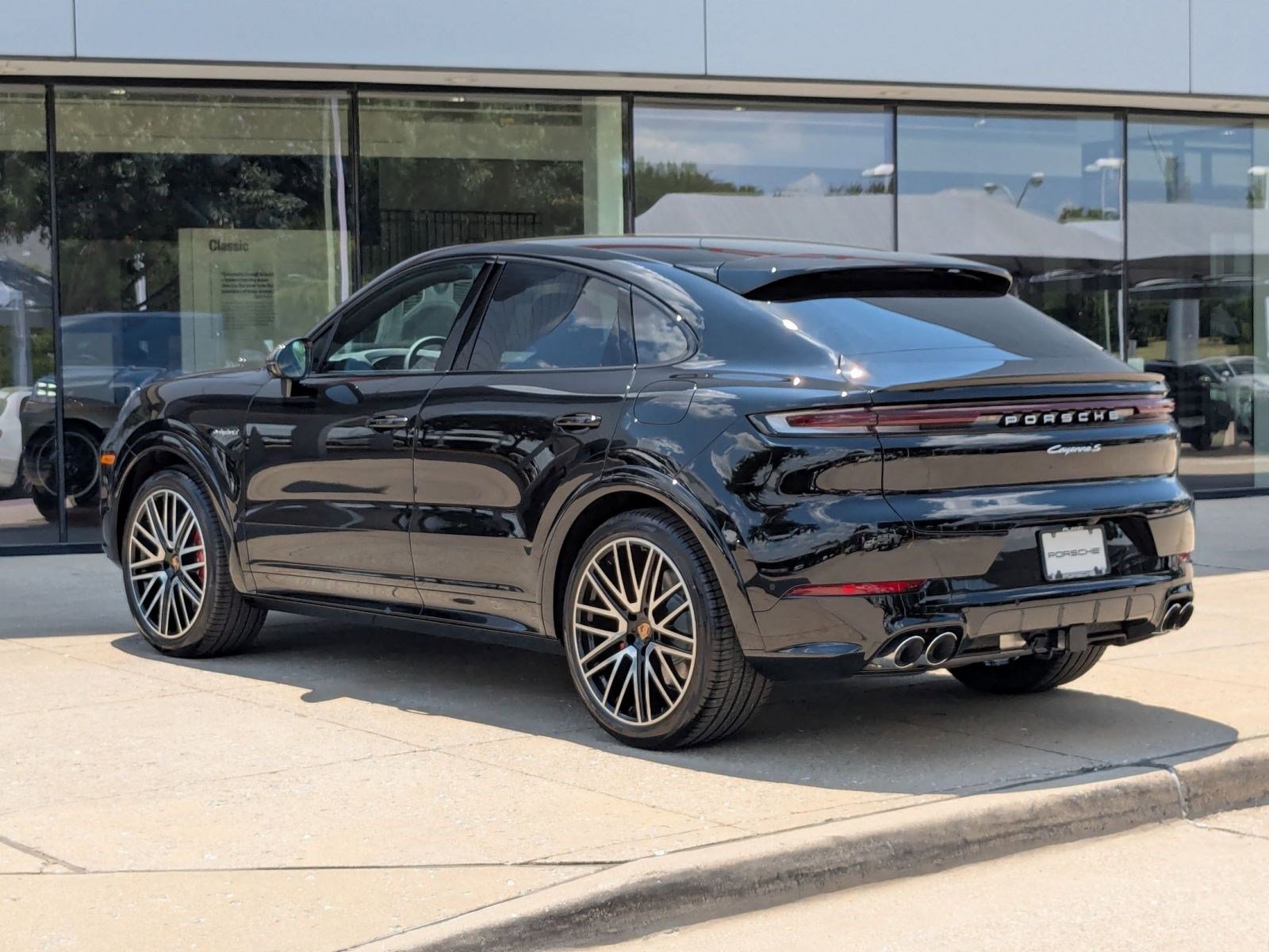 2025 Porsche Cayenne E-Hybrid Coupe S photo 3
