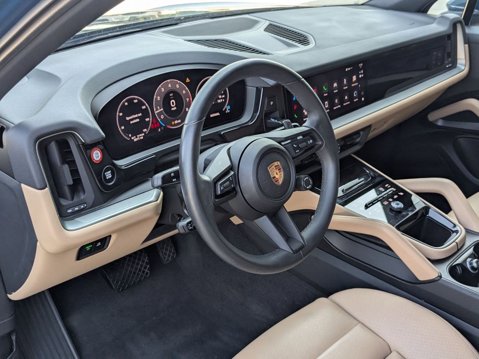 2025 Porsche Cayenne photo 3