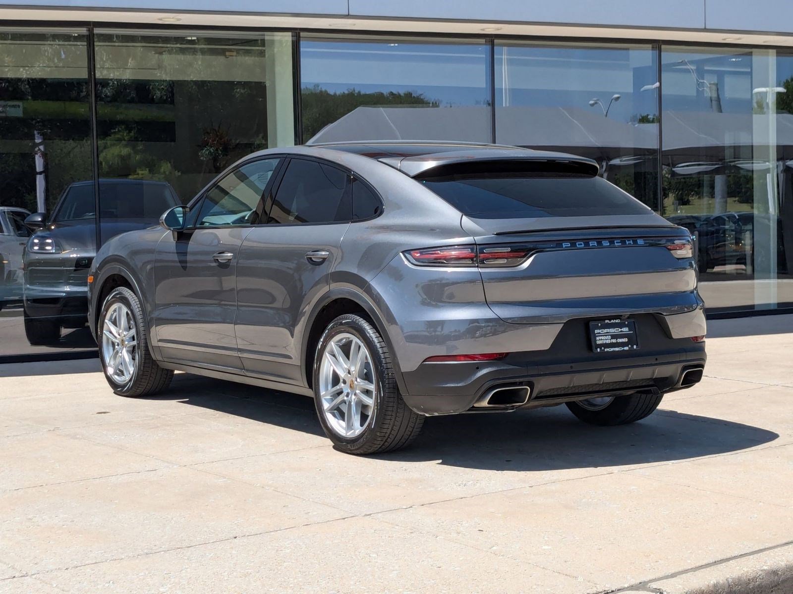2021 Porsche Cayenne Coupe photo 3