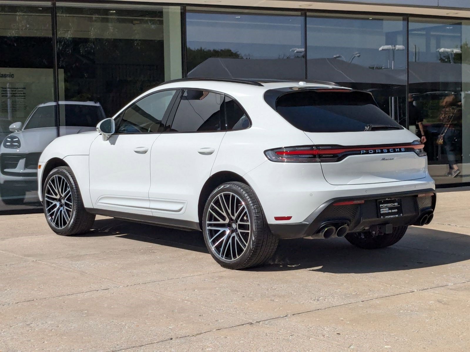 2025 Porsche Macan T photo 3