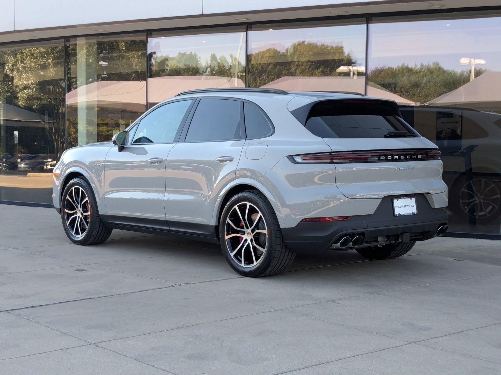 2026 Porsche Cayenne E-Hybrid S photo 3