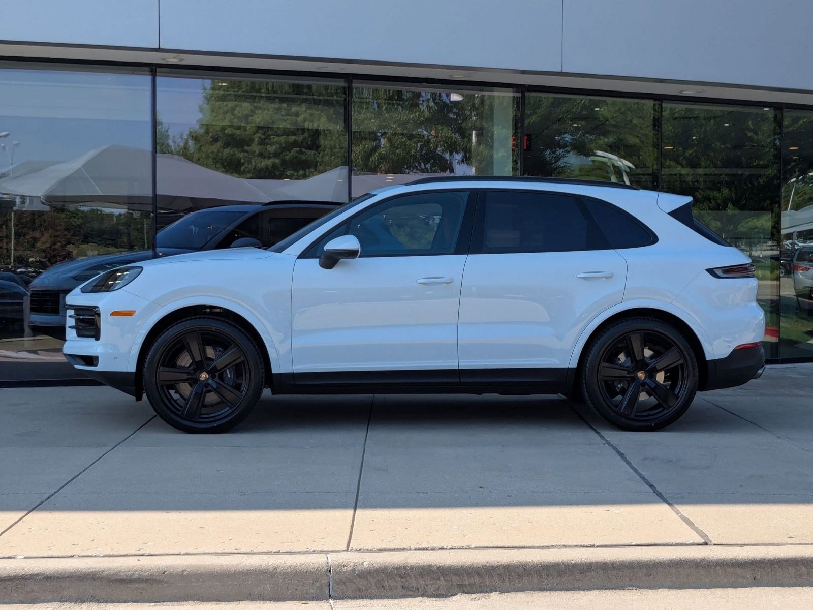 2026 Porsche Cayenne photo 2