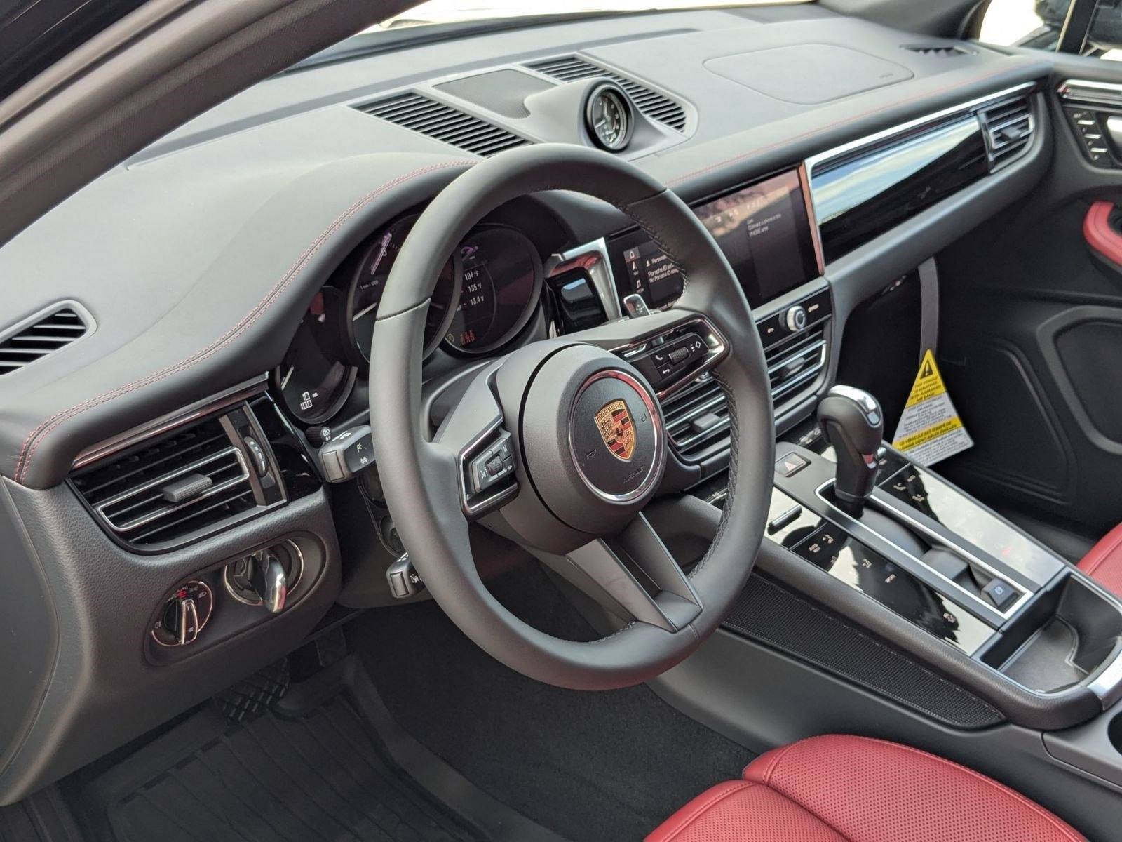 2026 Porsche Macan T photo 4