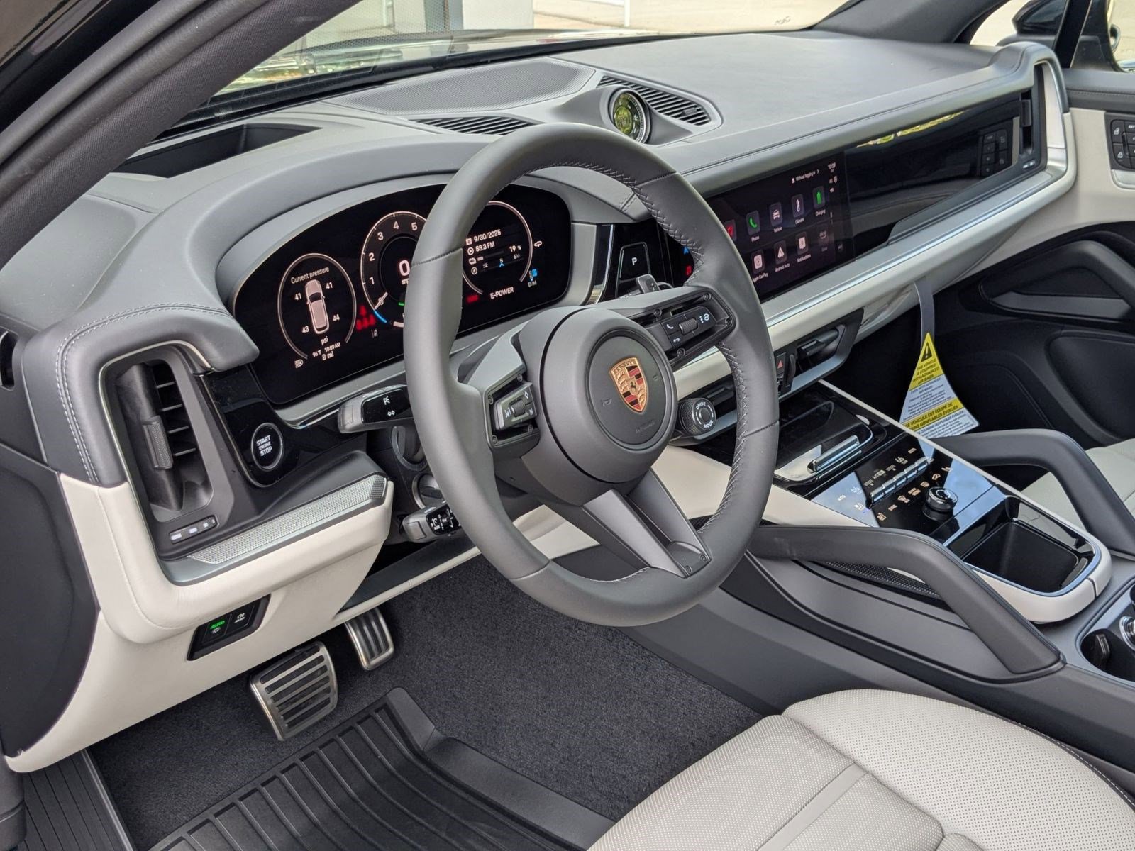 2026 Porsche Cayenne E-Hybrid S photo 4