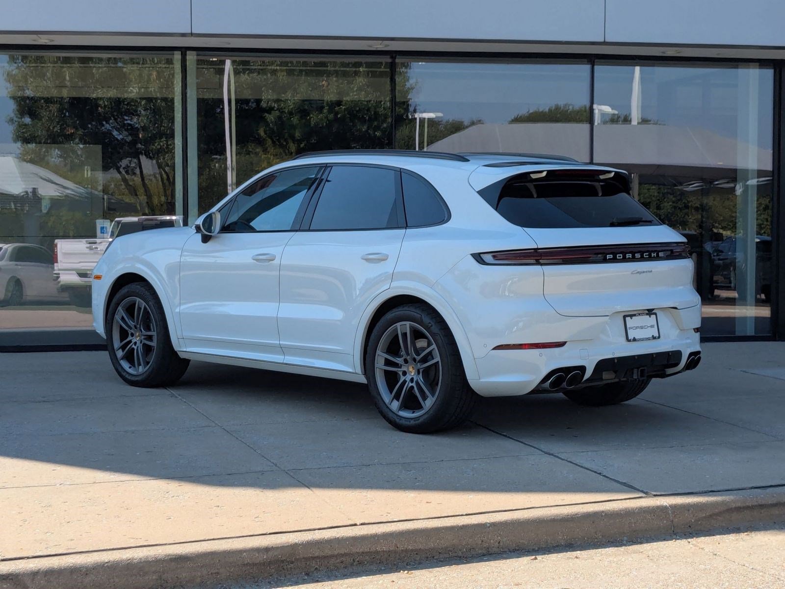 2025 Porsche Cayenne photo 3