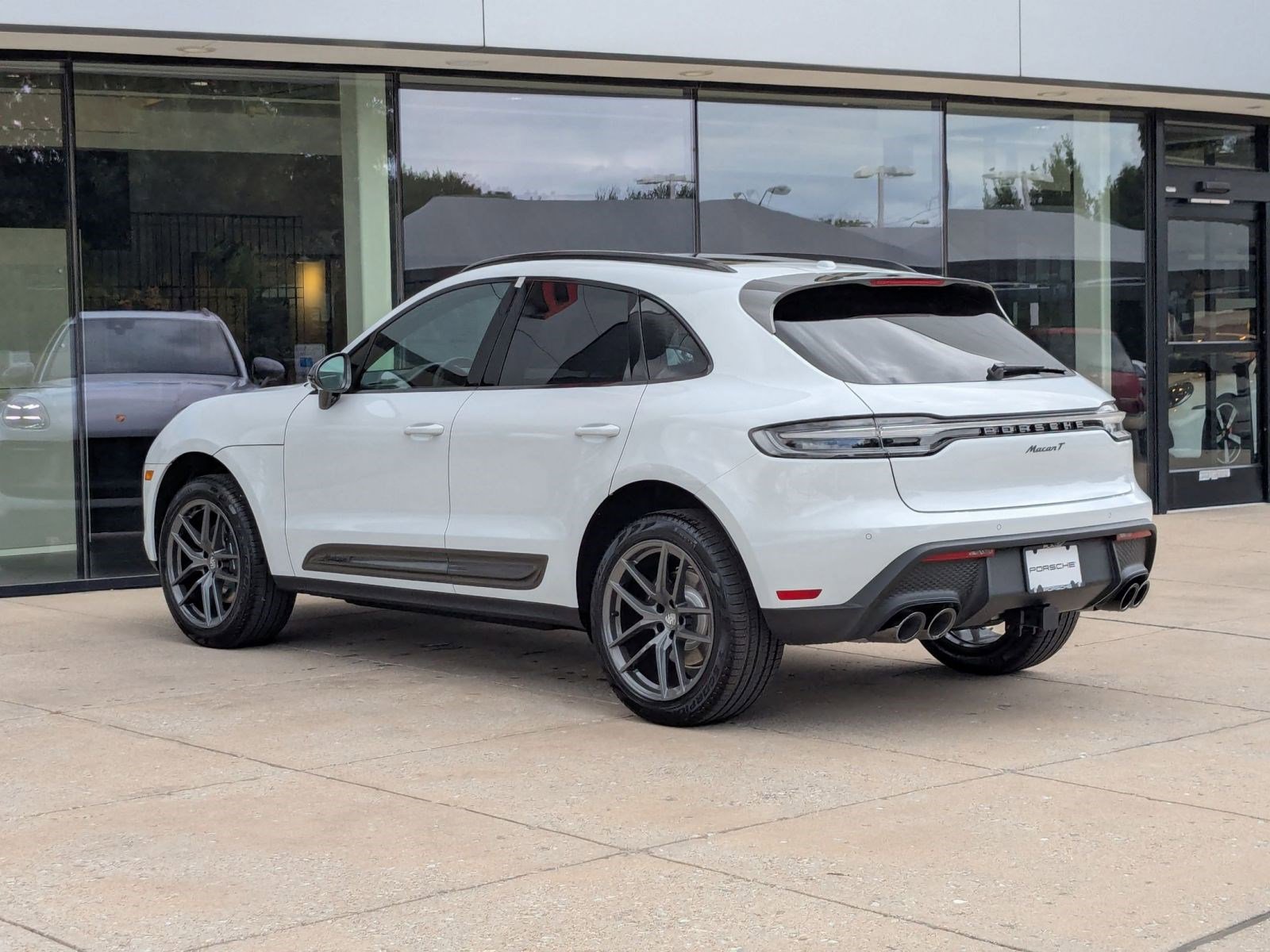 2026 Porsche Macan T photo 2
