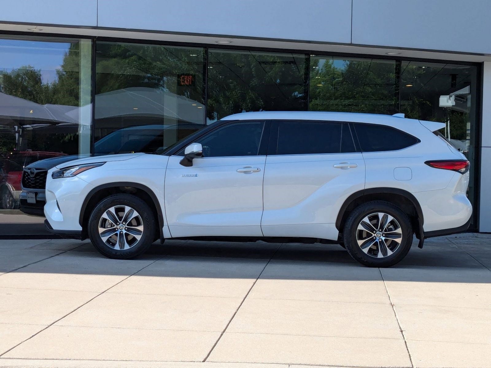 Used 2020 Toyota Highlander XLE with VIN 5TDGARAH9LS501927 for sale in Plano, TX
