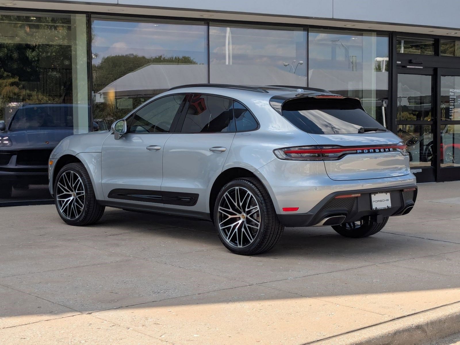 2026 Porsche Macan T photo 2