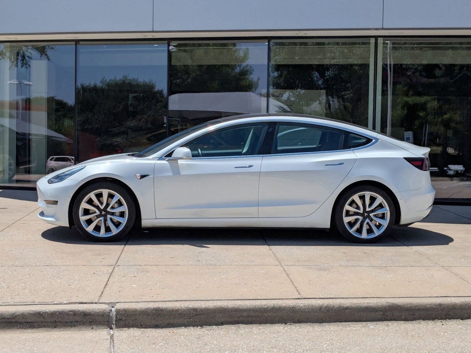 2018 Tesla Model 3 Long Range photo 2