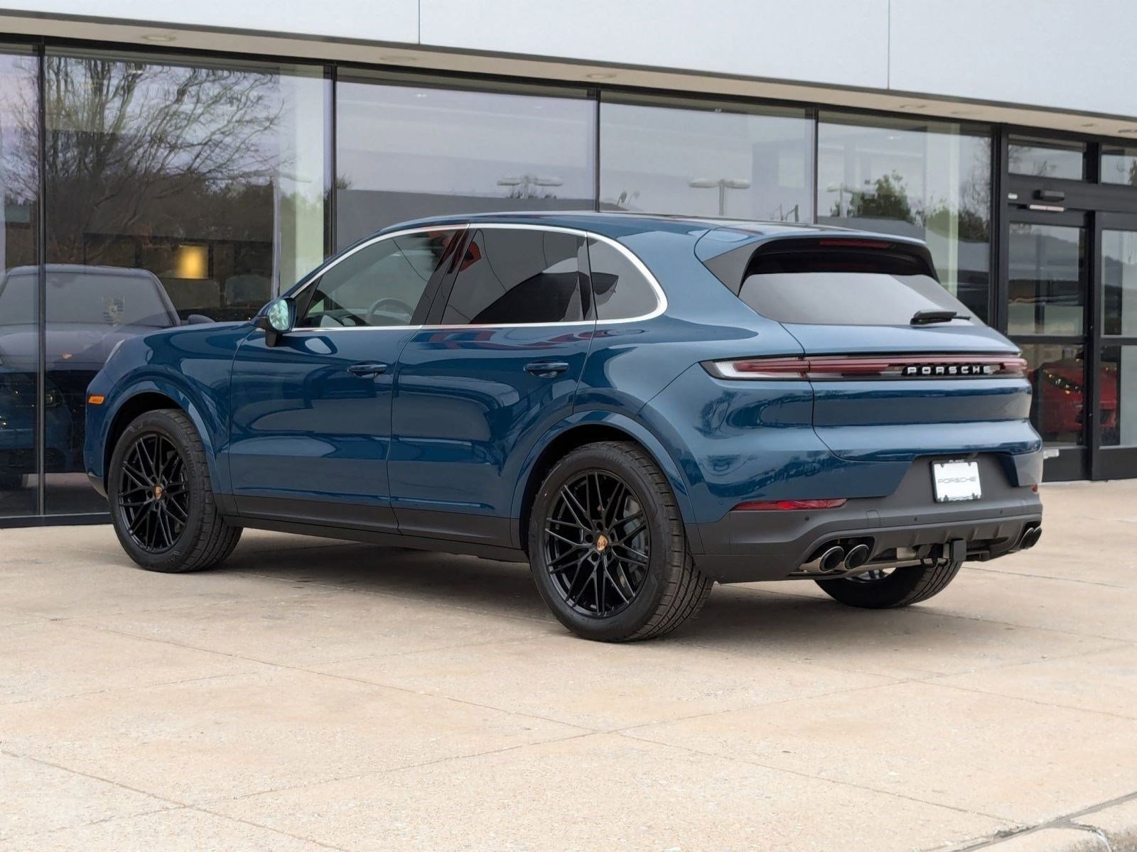 2025 Porsche Cayenne photo 3