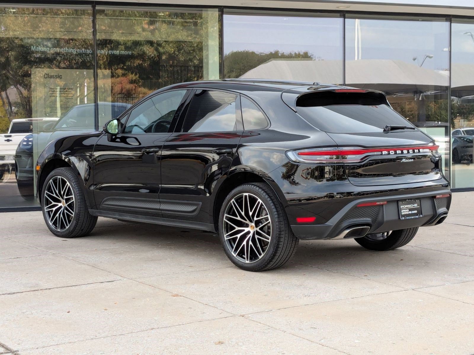 2025 Porsche Macan T photo 2