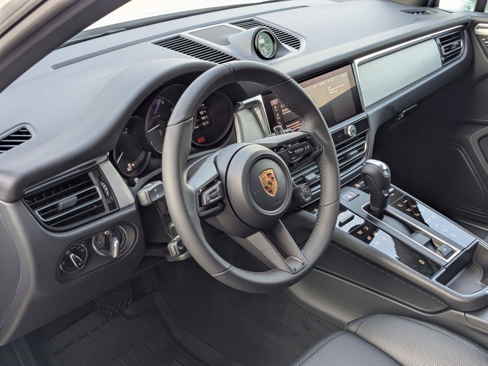 2026 Porsche Macan T photo 4