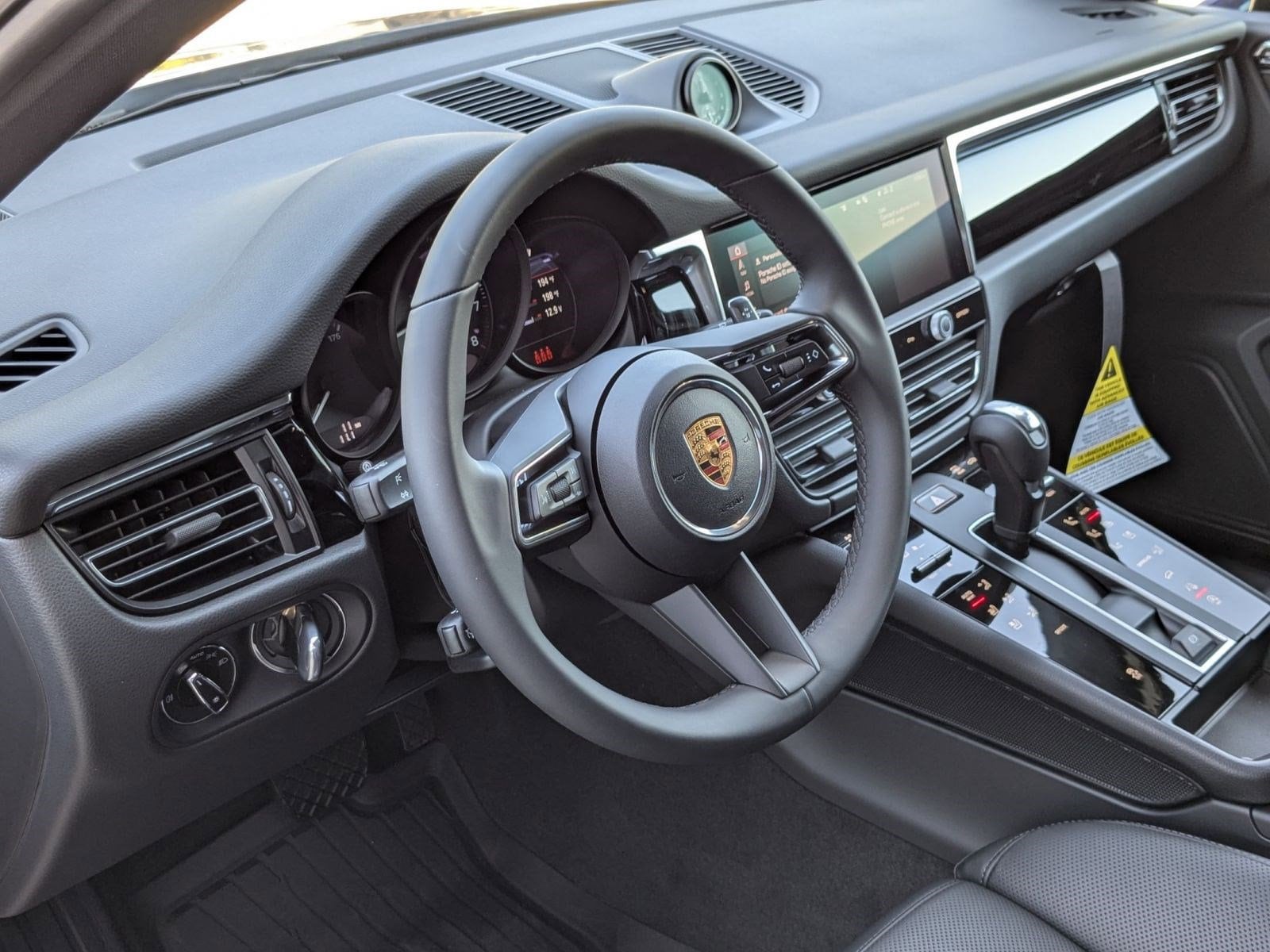 2026 Porsche Macan T photo 2