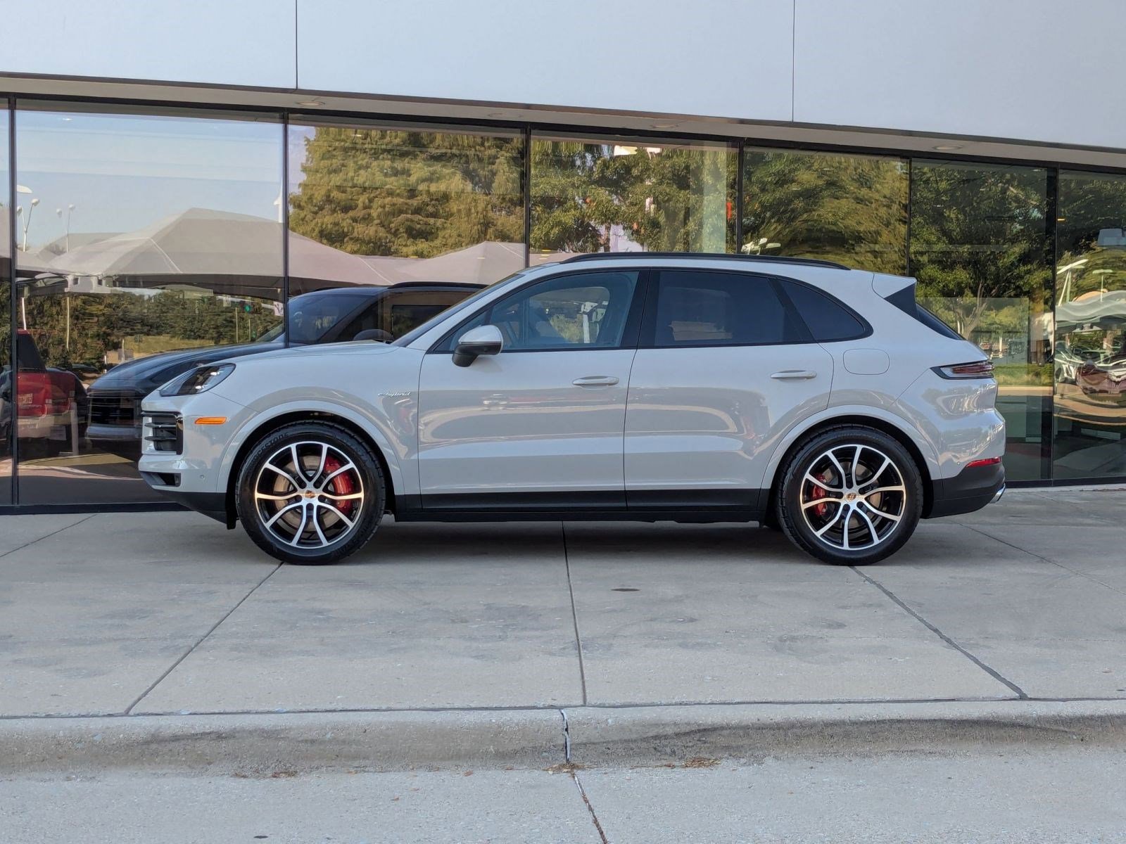 2026 Porsche Cayenne E-Hybrid S photo 2