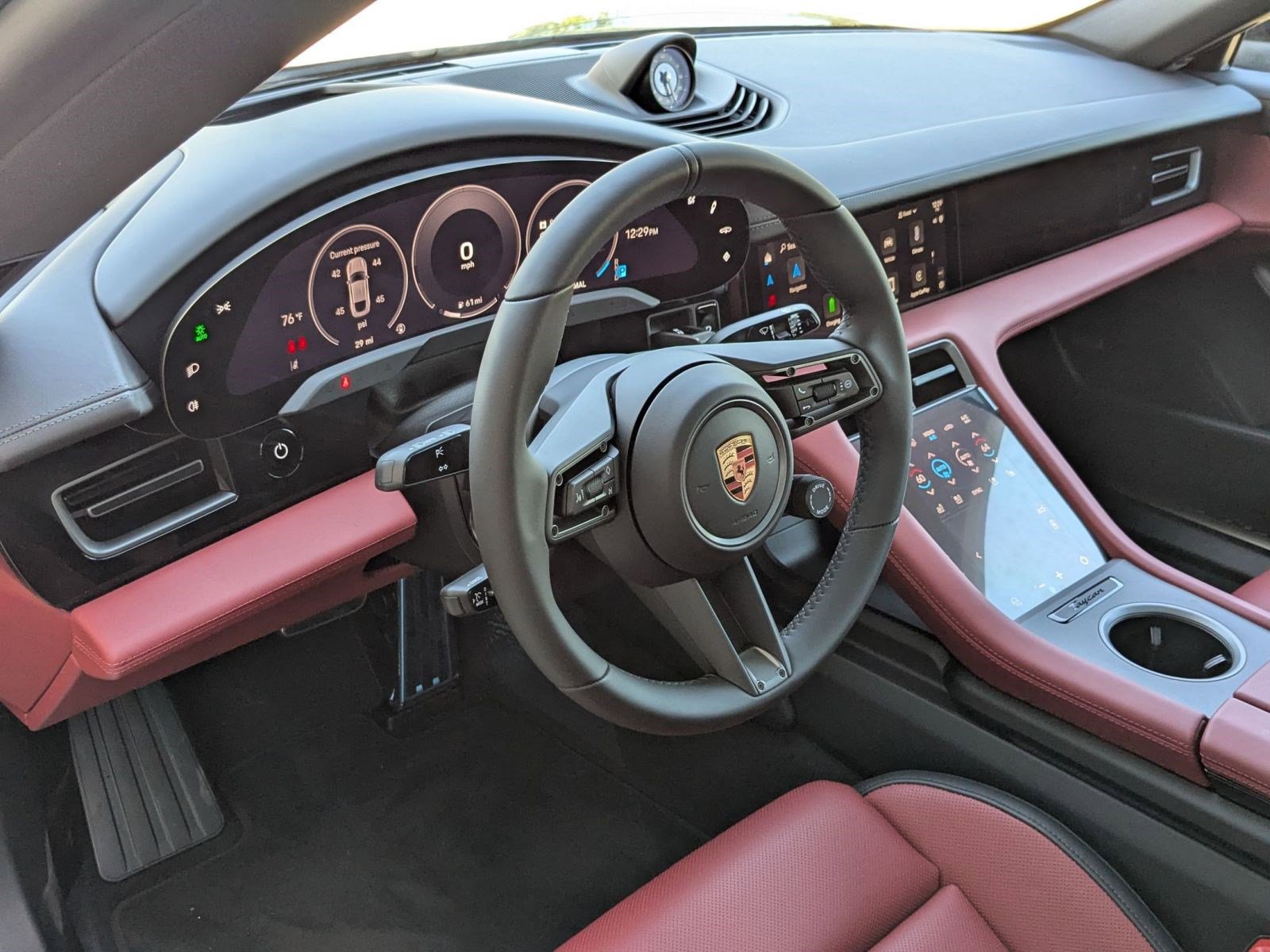 2025 Porsche Taycan 4 photo 4