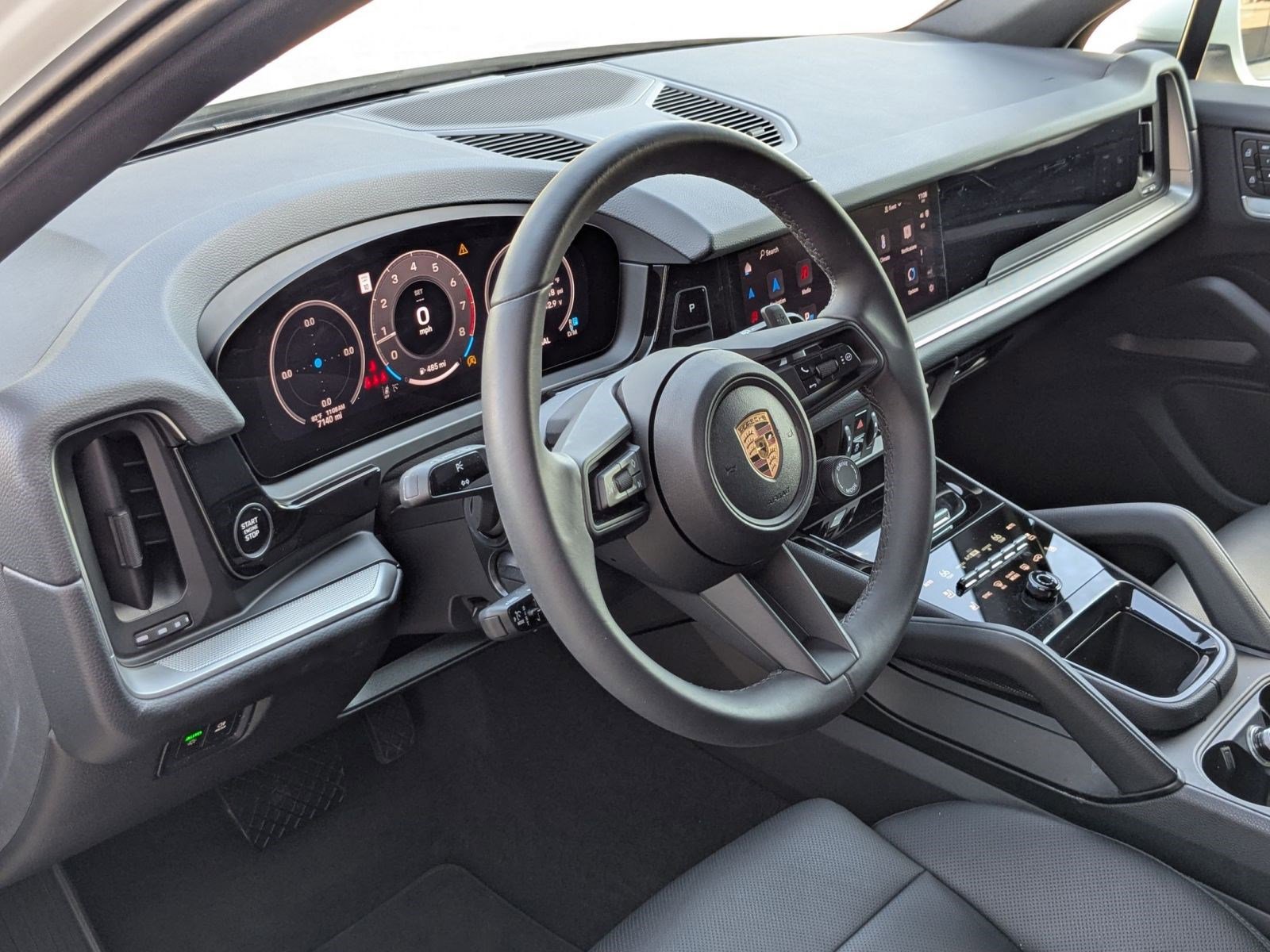 2025 Porsche Cayenne photo 3