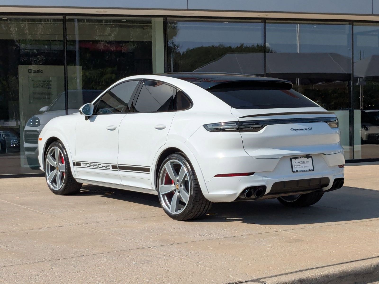 2022 Porsche Cayenne GTS Coupe photo 2