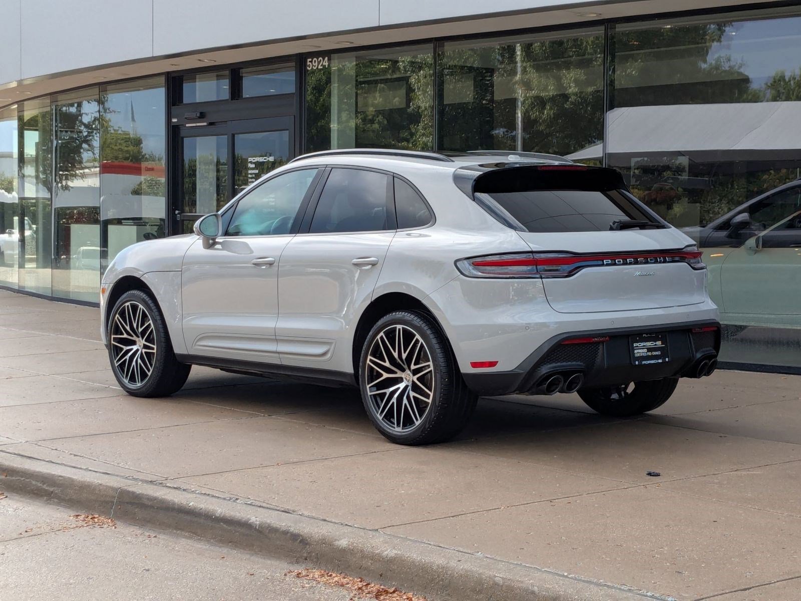 2025 Porsche Macan T photo 2