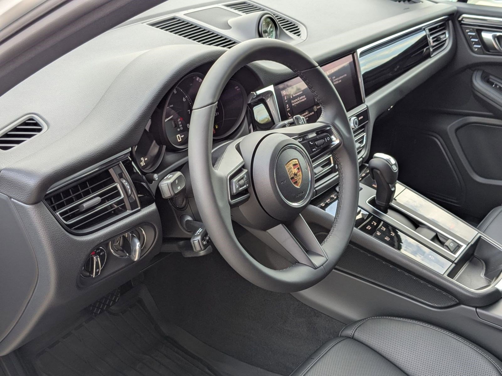 2026 Porsche Macan T photo 3