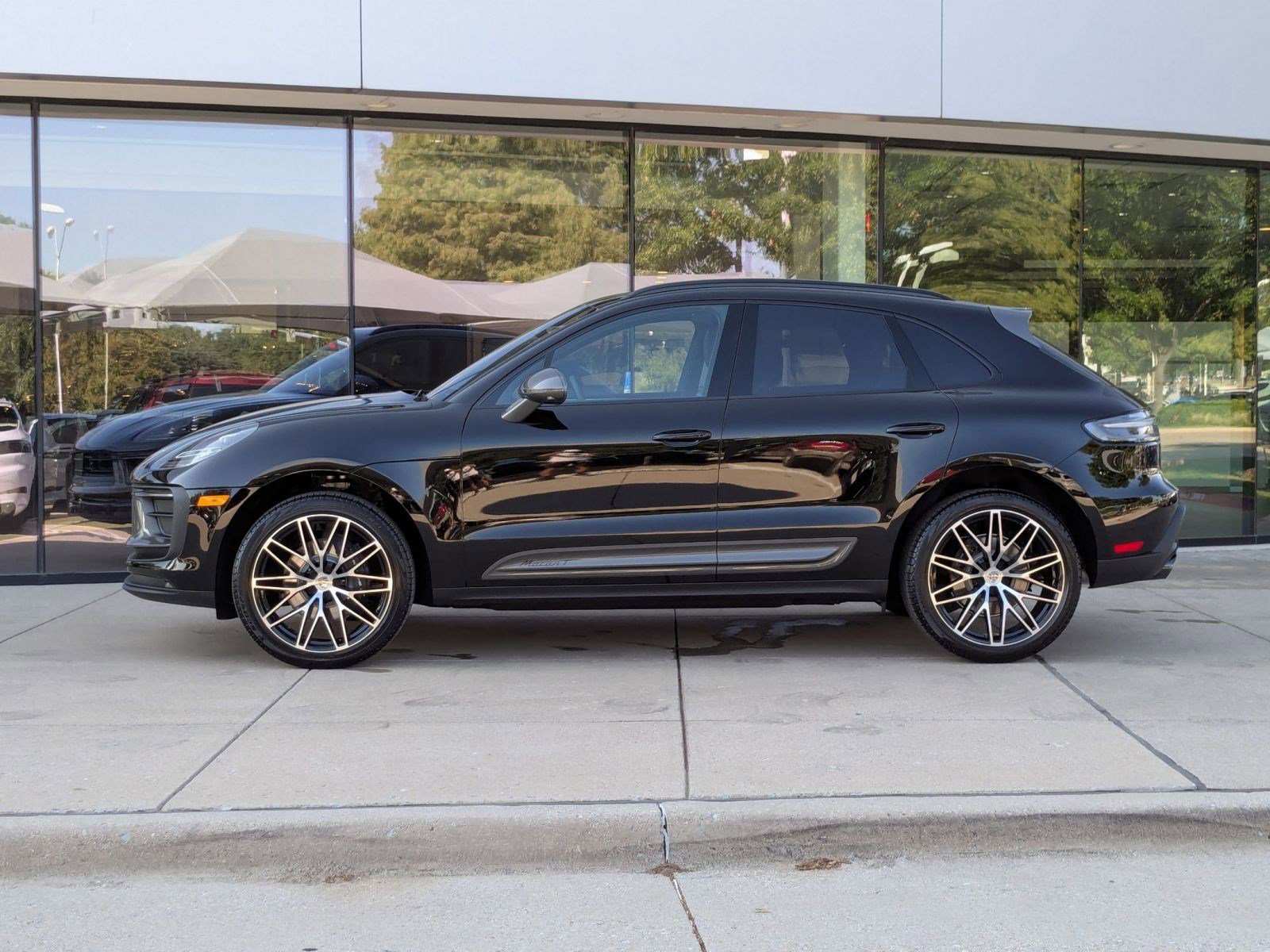 2026 Porsche Macan T photo 2