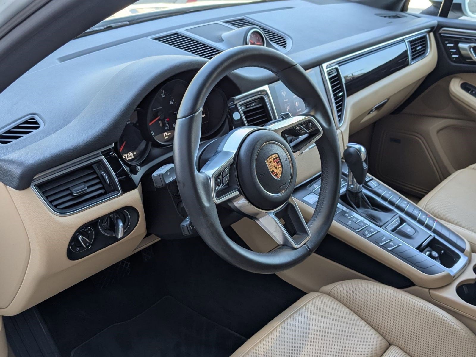2017 Porsche Macan Base photo 3
