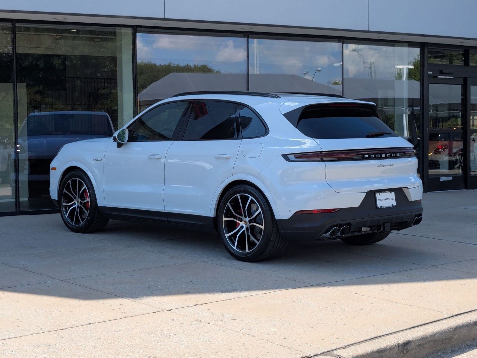2026 Porsche Cayenne E-Hybrid S photo 2