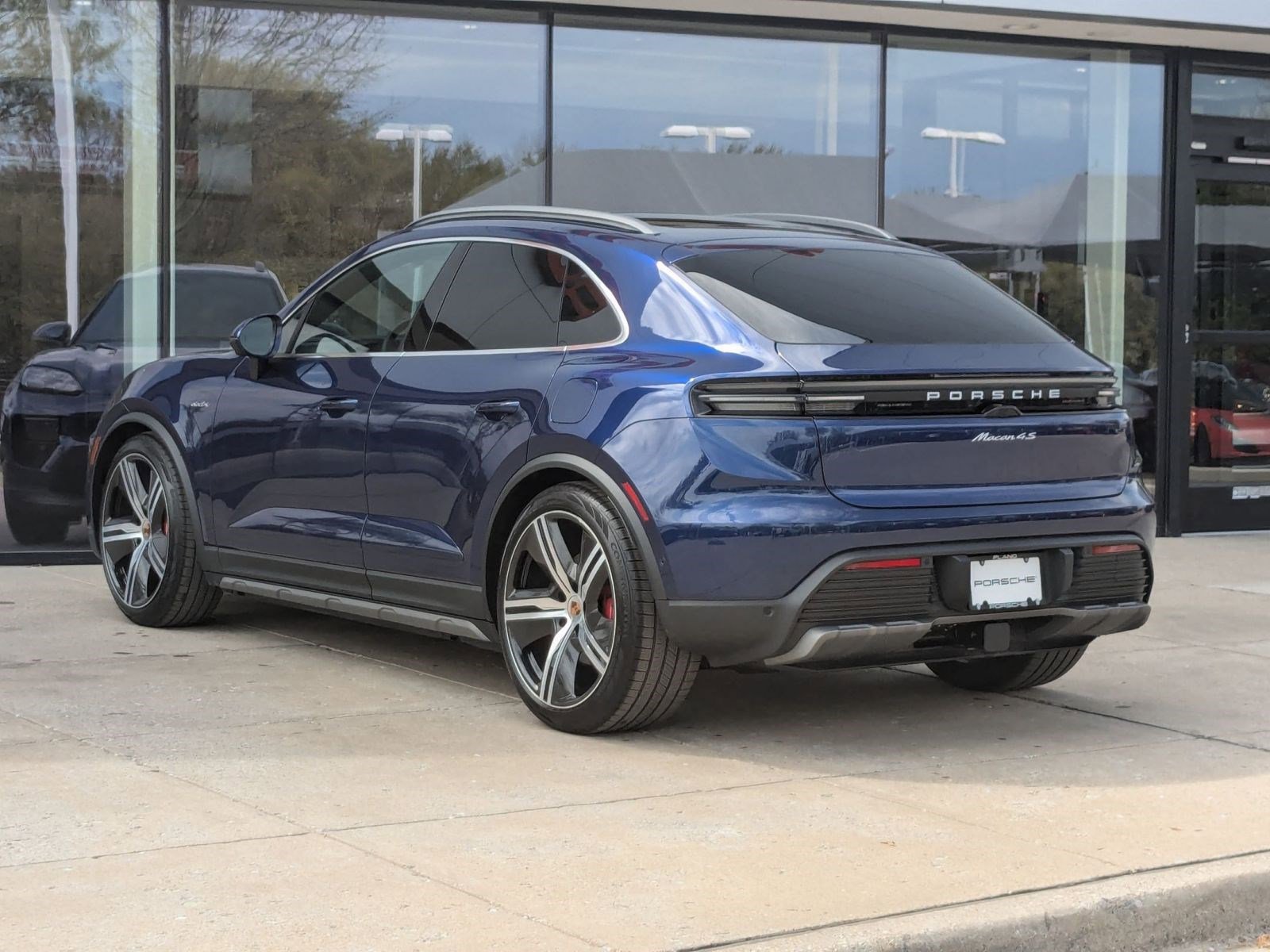 2025 Porsche Macan Electric photo 3