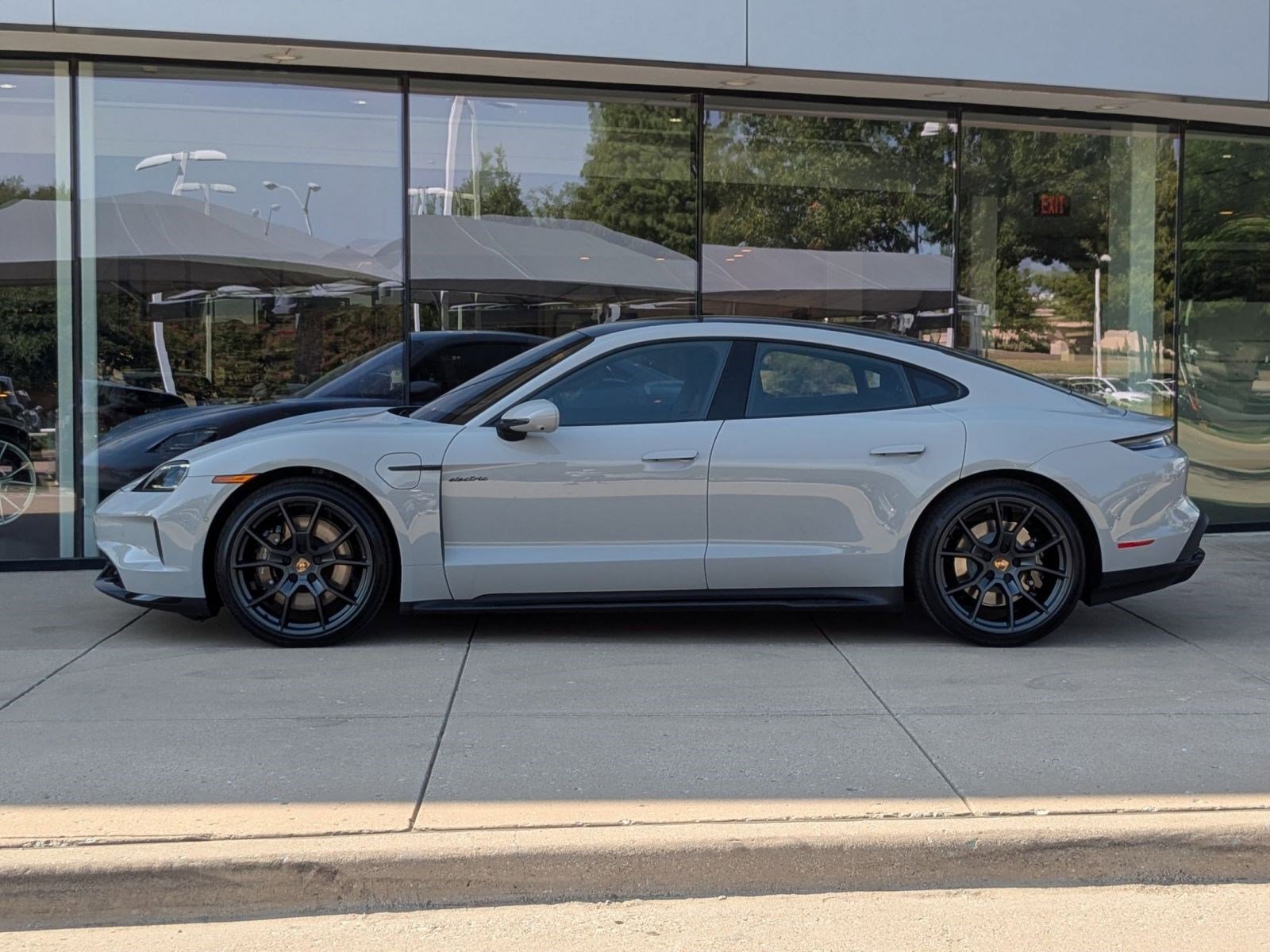2026 Porsche Taycan GTS photo 2