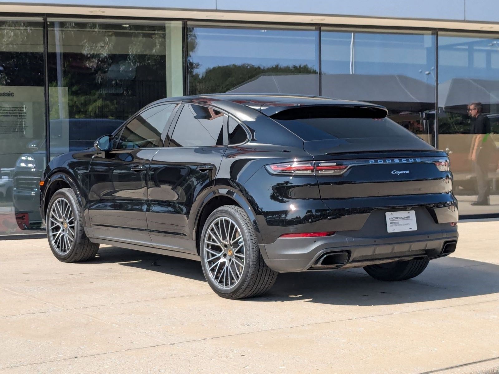2021 Porsche Cayenne Coupe photo 3