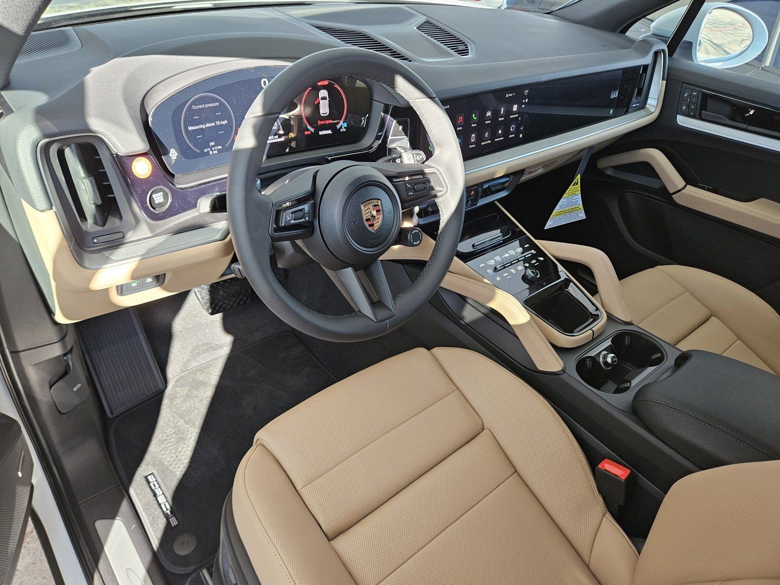 2025 Porsche Cayenne photo 2