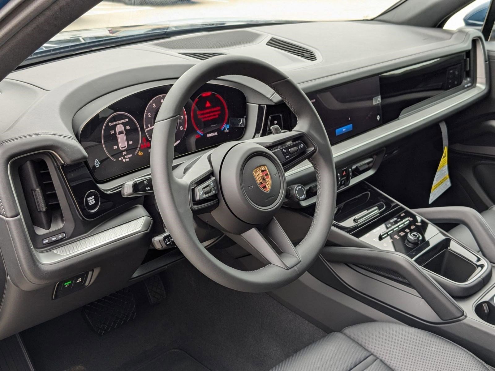 2025 Porsche Cayenne photo 4