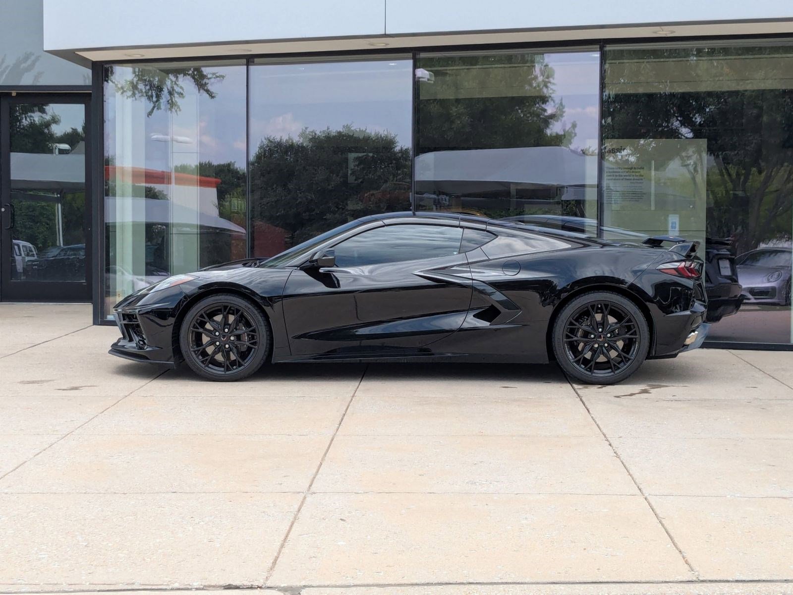 2023 Chevrolet Corvette Stingray 2LT photo 2