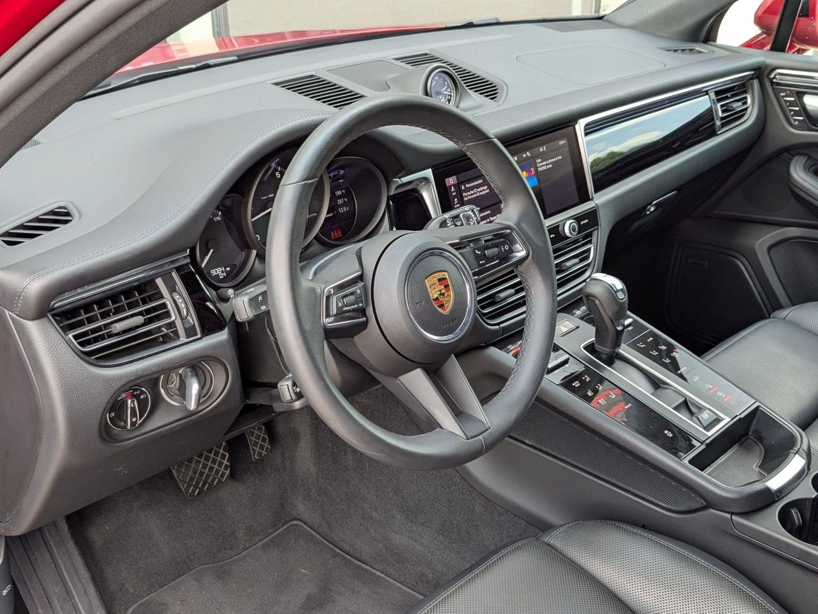 2025 Porsche Macan photo 4