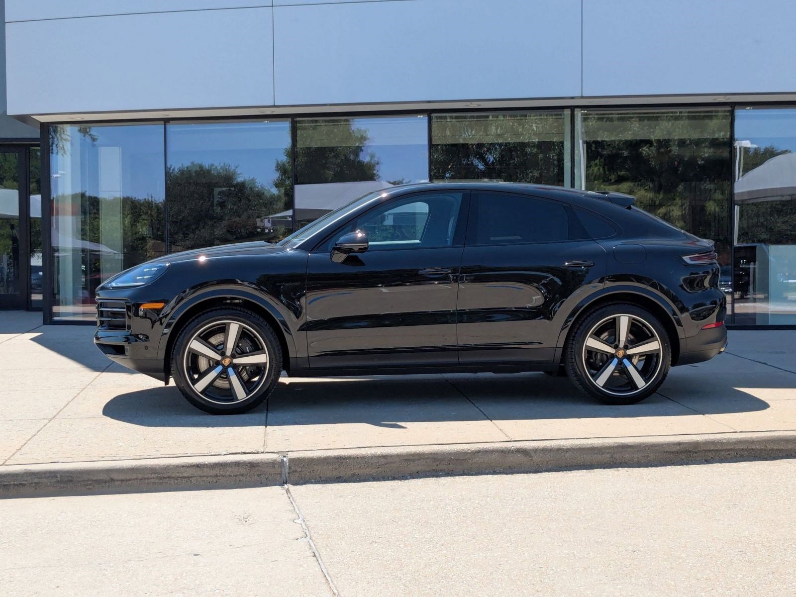 2026 Porsche Cayenne E-Hybrid Coupe photo 2