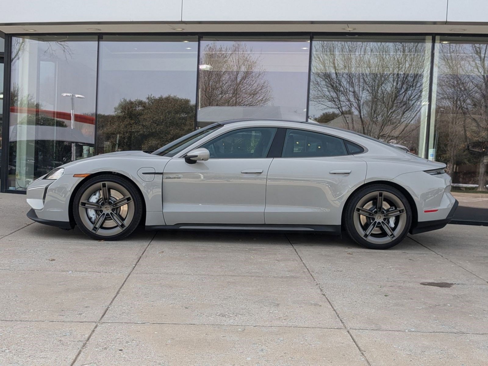 2025 Porsche Taycan Turbo photo 2