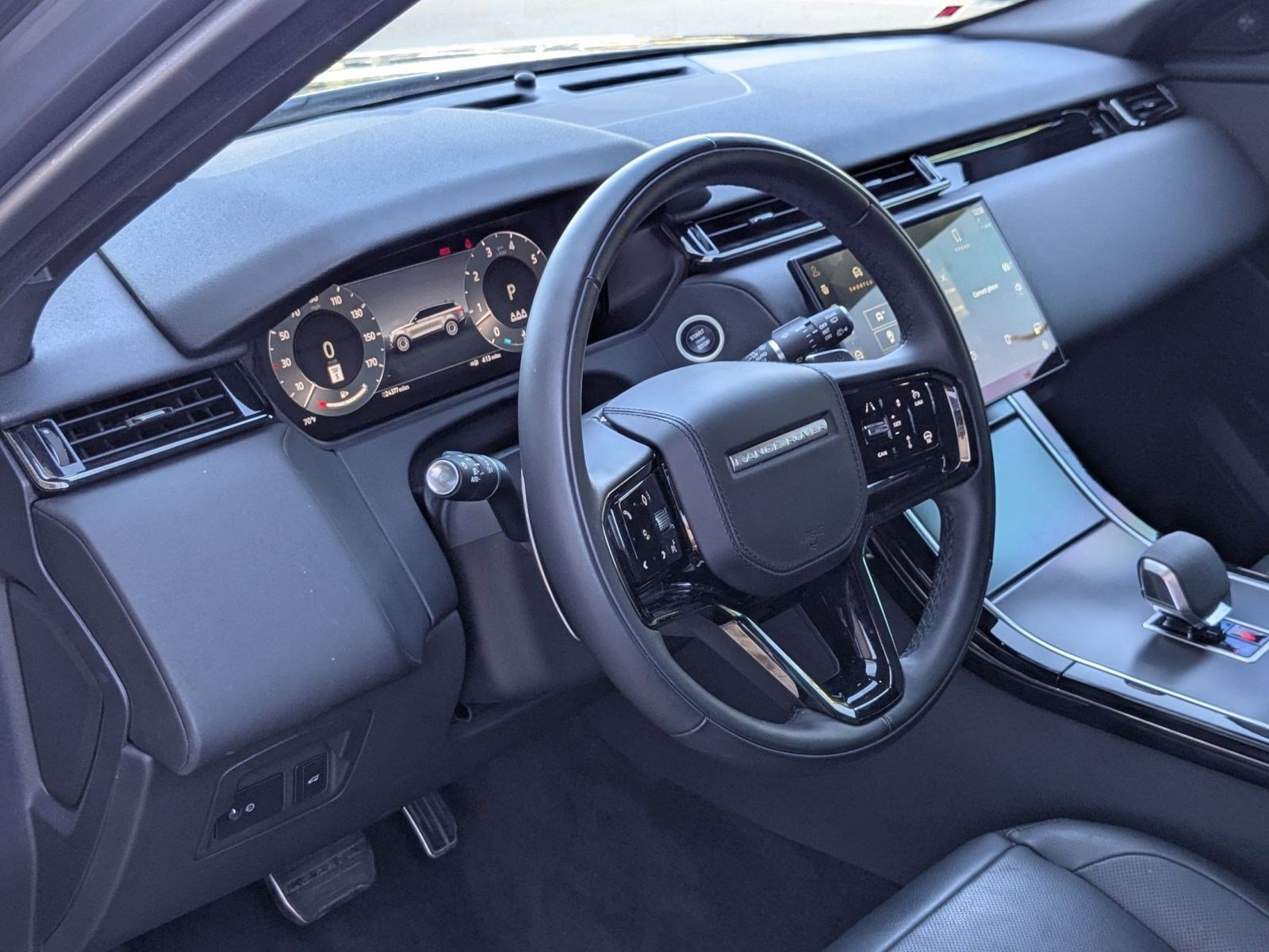 2024 Land Rover Range Rover Velar P250 Dynamic SE photo 3