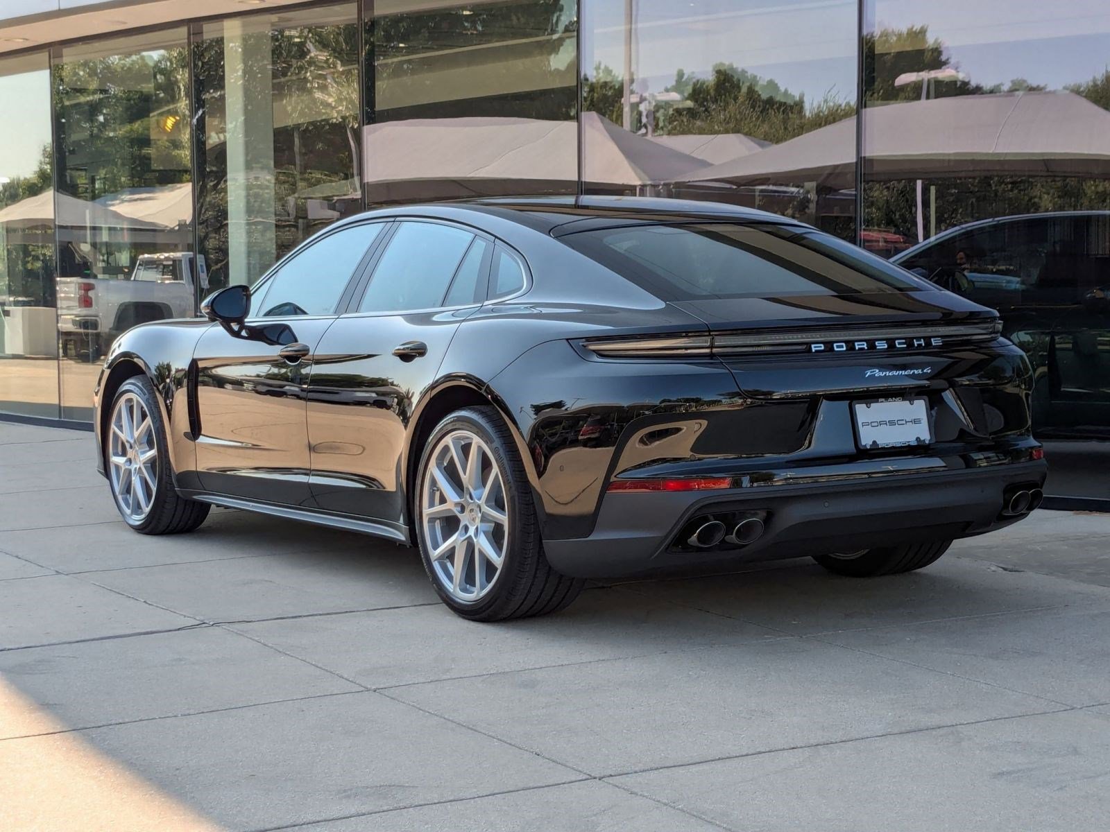 2025 Porsche Panamera 4 photo 3