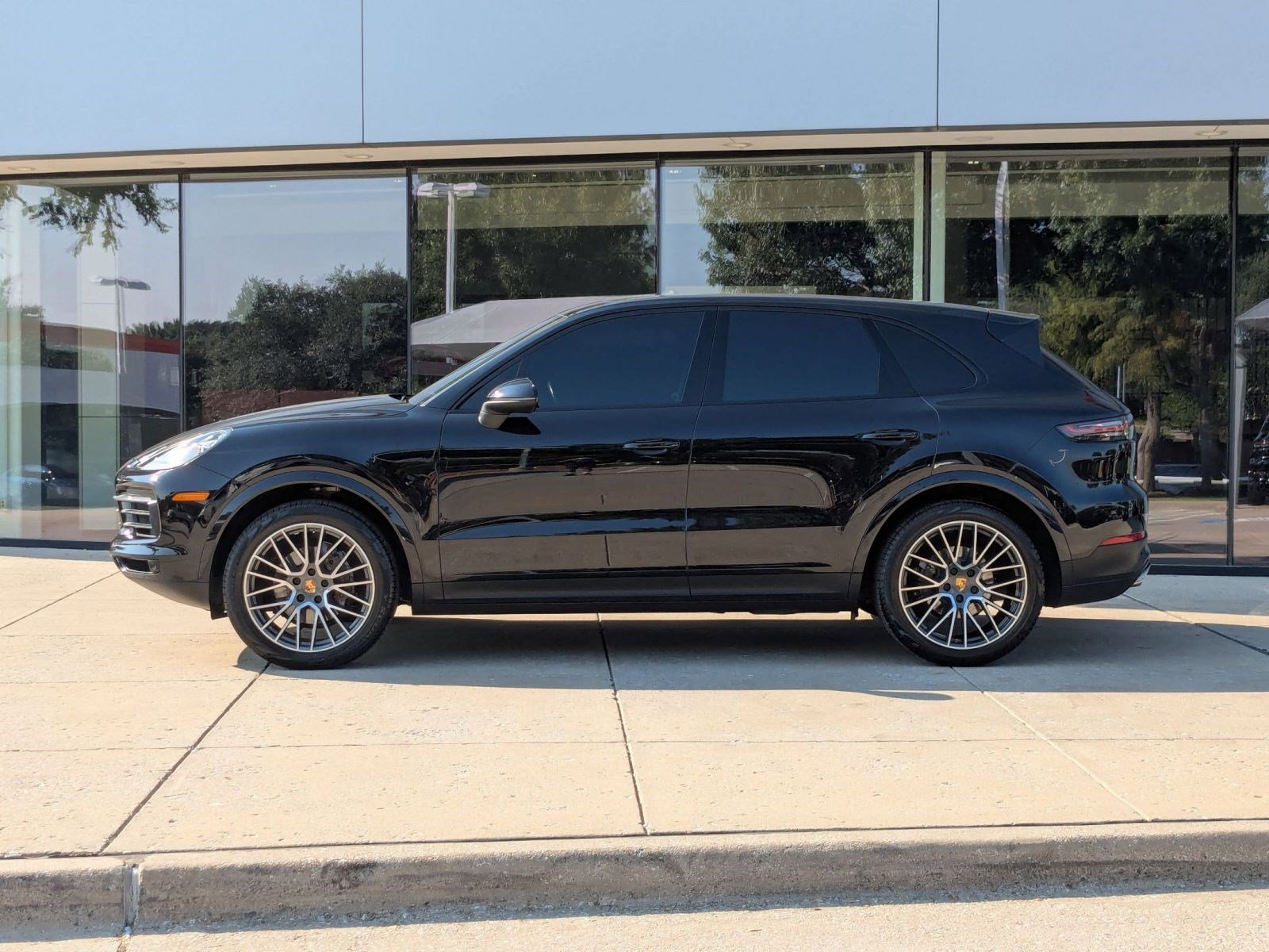 2019 Porsche Cayenne photo 2