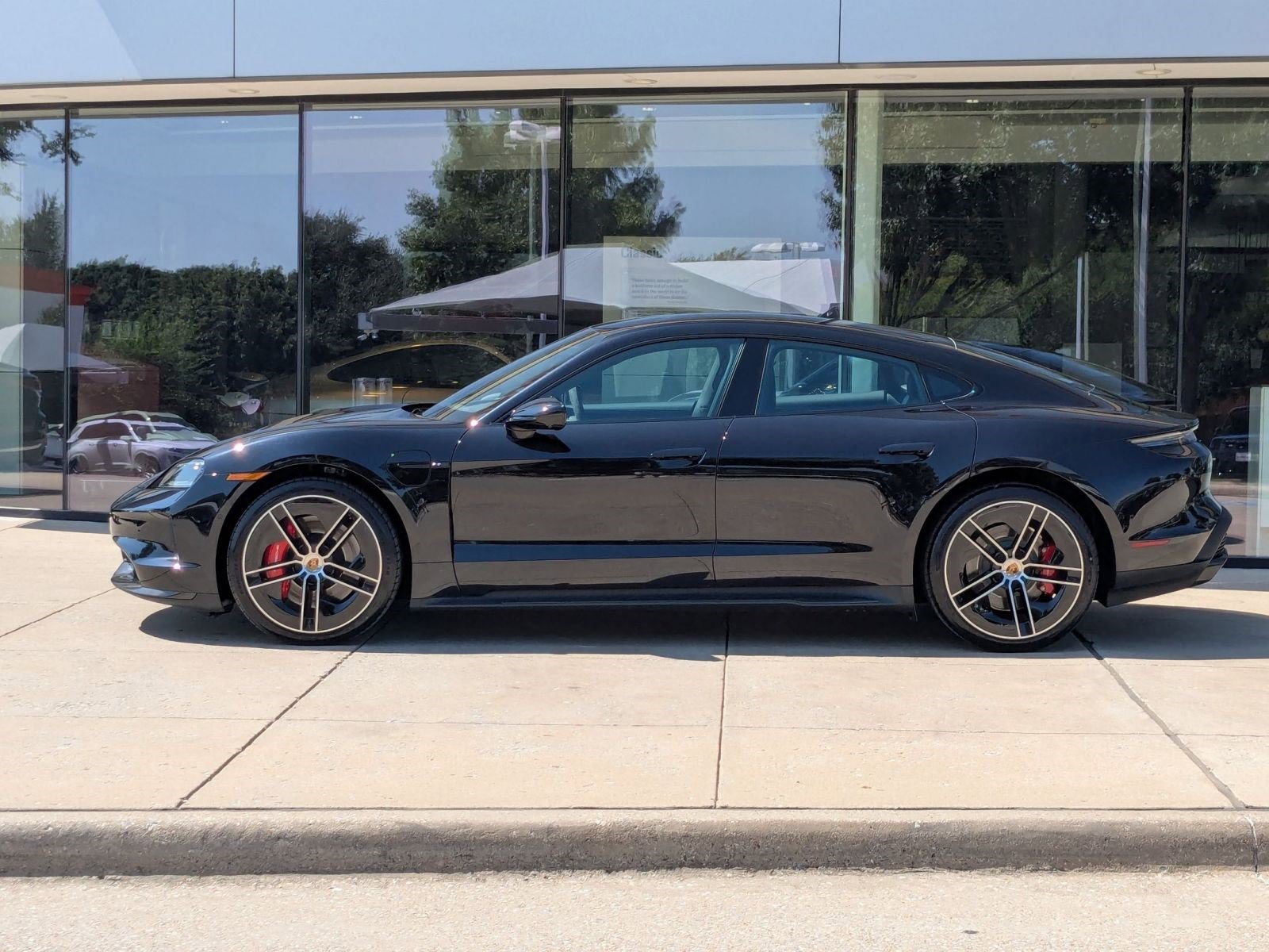 2025 Porsche Taycan GTS photo 2
