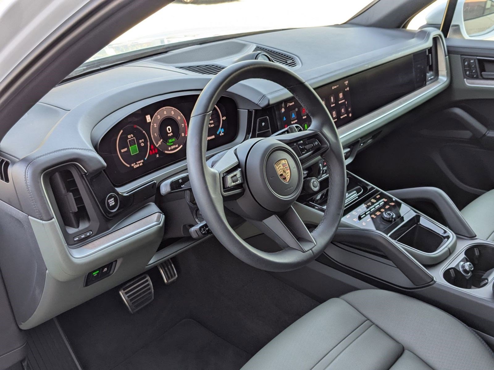 2025 Porsche Cayenne S E-Hybrid photo 4