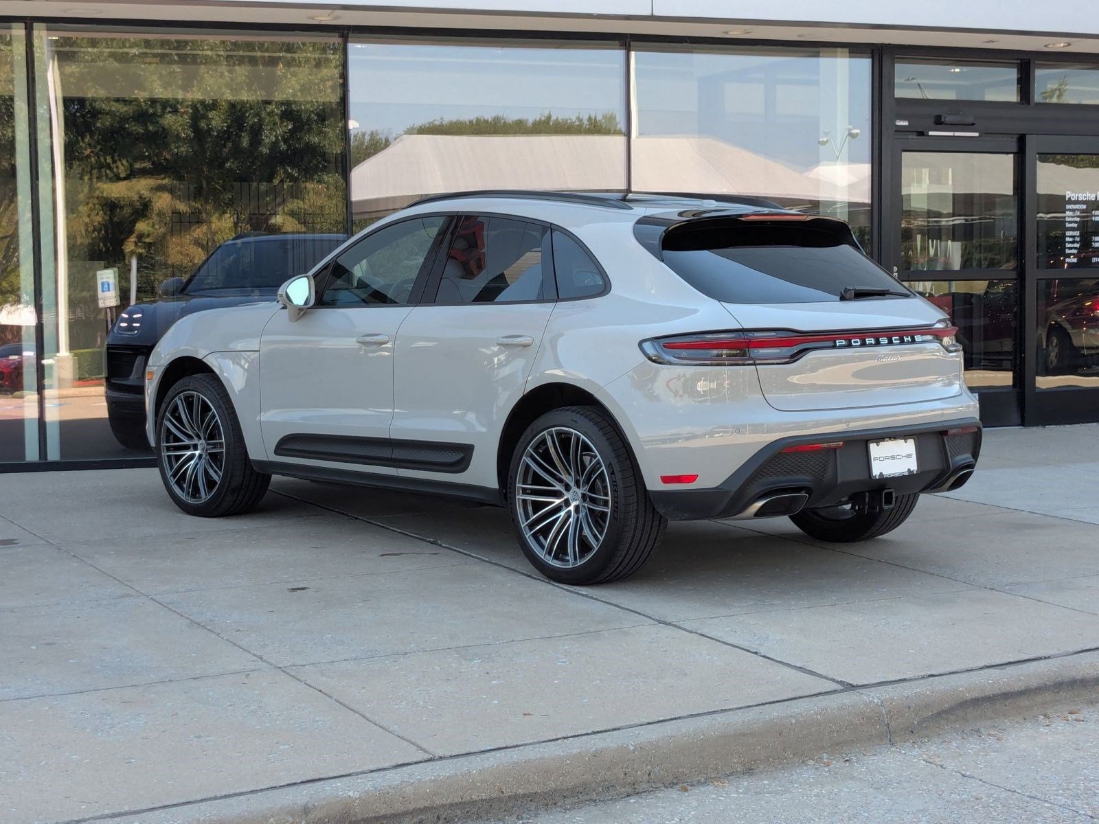 2025 Porsche Macan T photo 2