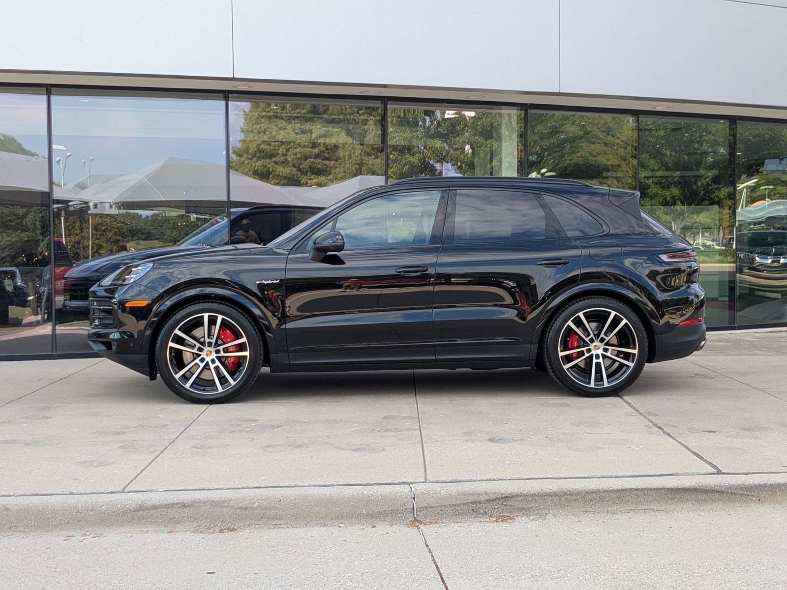 2026 Porsche Cayenne E-Hybrid S photo 2