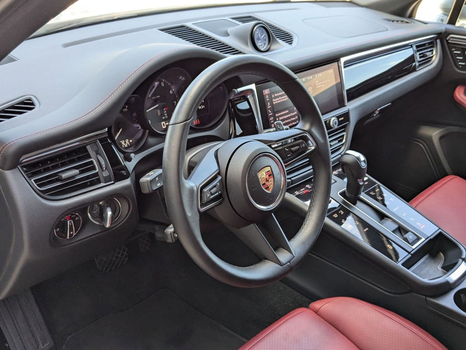 2025 Porsche Macan S photo 4