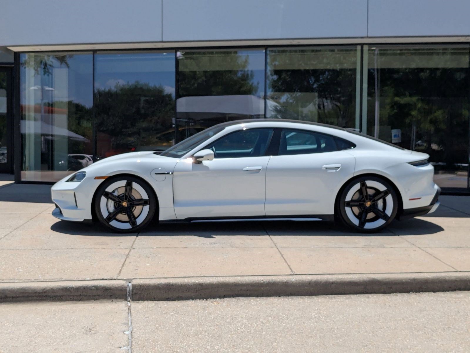 2025 Porsche Taycan 4 photo 2