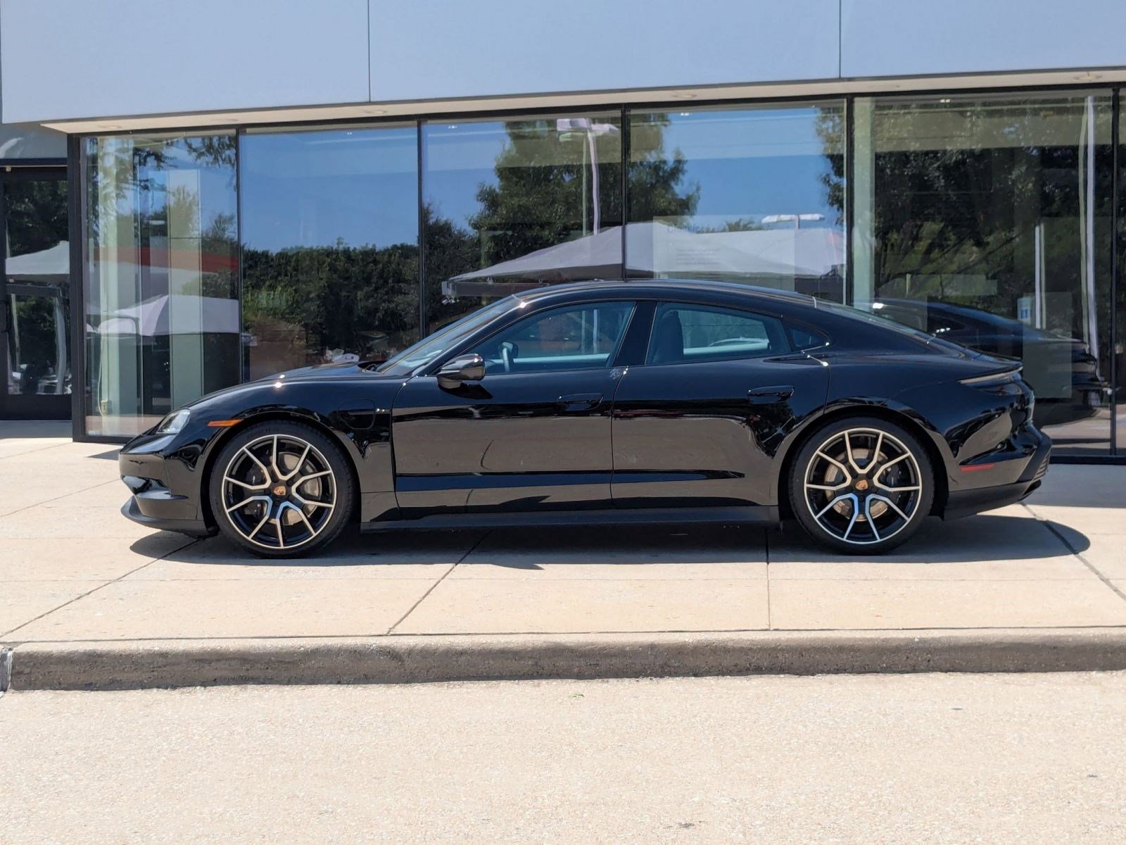 2025 Porsche Taycan 4 photo 2